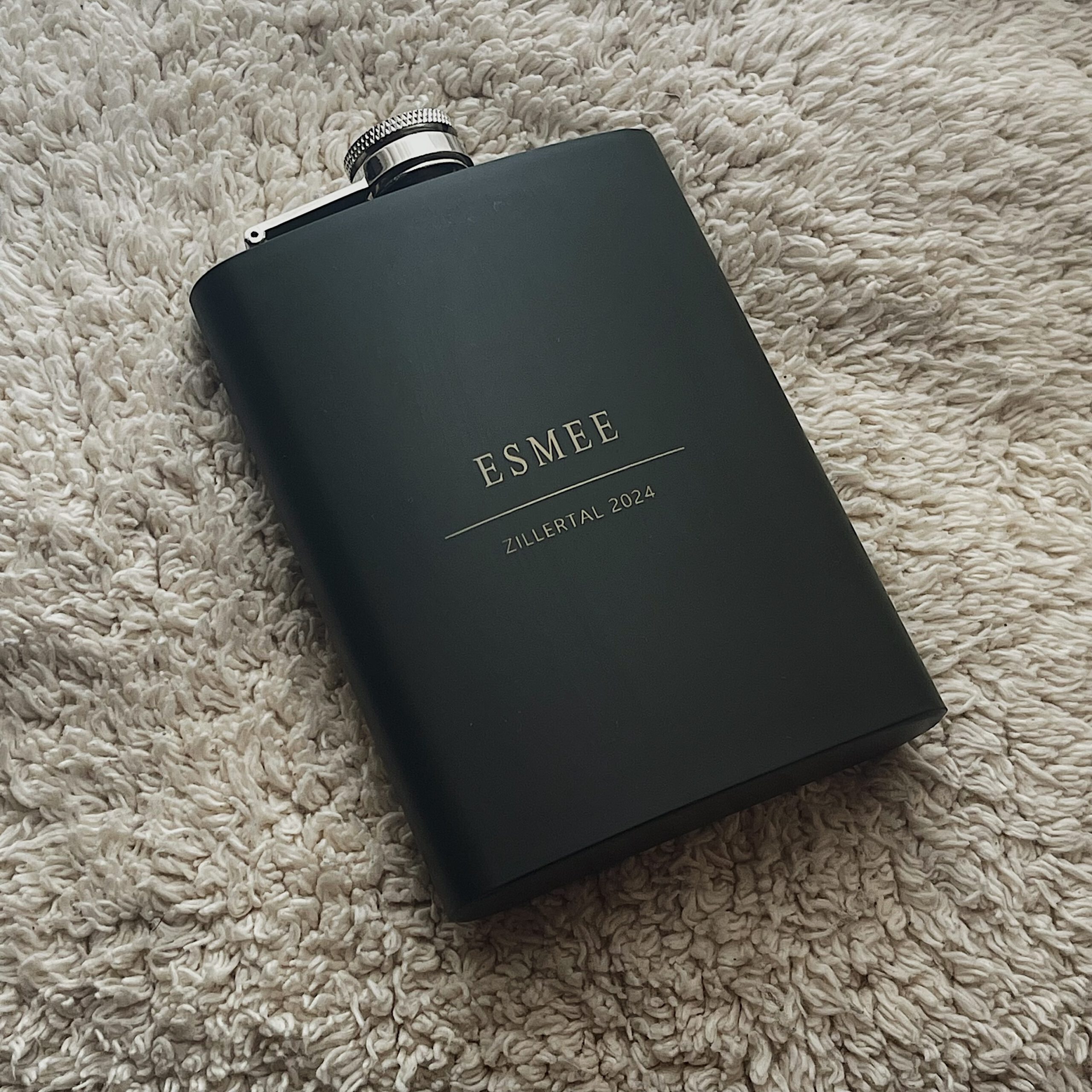 Donkere groene matte heupfles met naam gravure